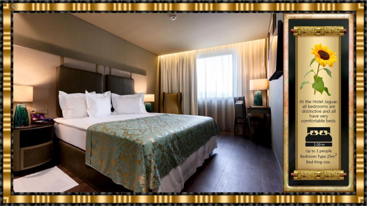 Jaguar - Airport To And Center And Vice-versa Is A Free And Continuous Shuttle Service From 7am To 8pm Hotel